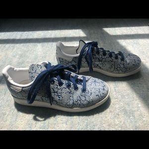 NAVY AND WHITE LIMITED EDITION STAN SMITH ADIDAS